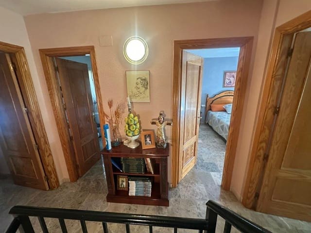 4 makuuhuone Omakotitalo myytävänä paikassa Puerto de la Torre, Málaga kaupunki - 450 000 € (Ref: 9002488)