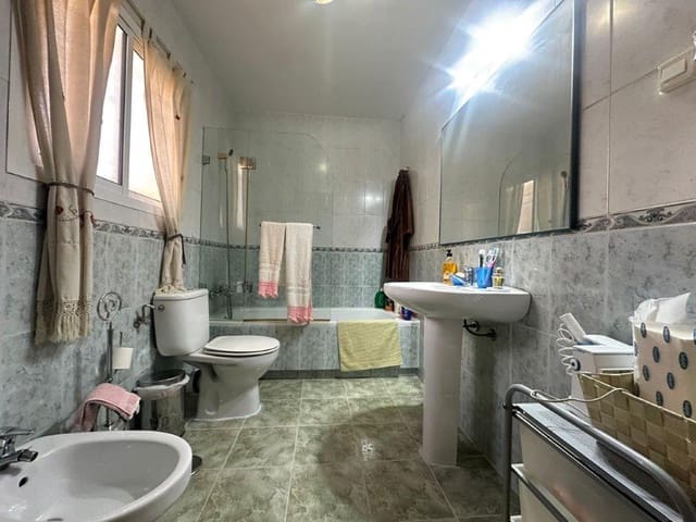 4 makuuhuone Omakotitalo myytävänä paikassa Puerto de la Torre, Málaga kaupunki - 450 000 € (Ref: 9002488)