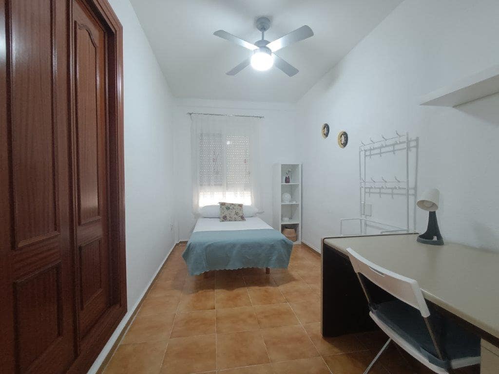 4 bedroom Flat for rent in Malaga city - € 1,600 (Ref: 9009333)