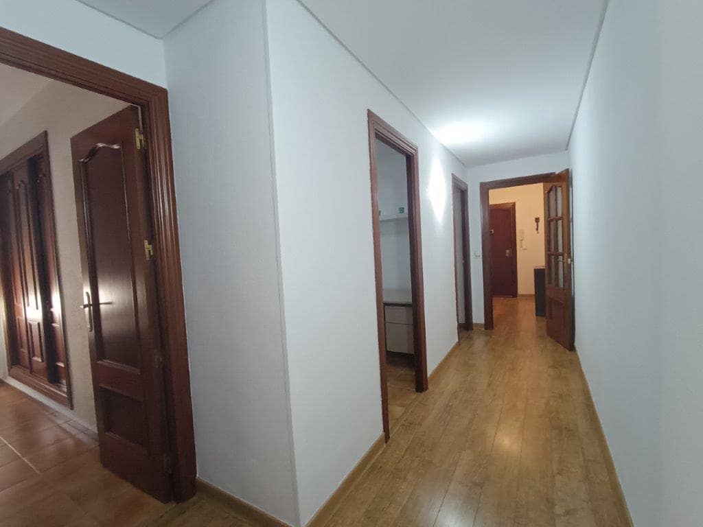 4 bedroom Flat for rent in Malaga city - € 1,600 (Ref: 9009333)