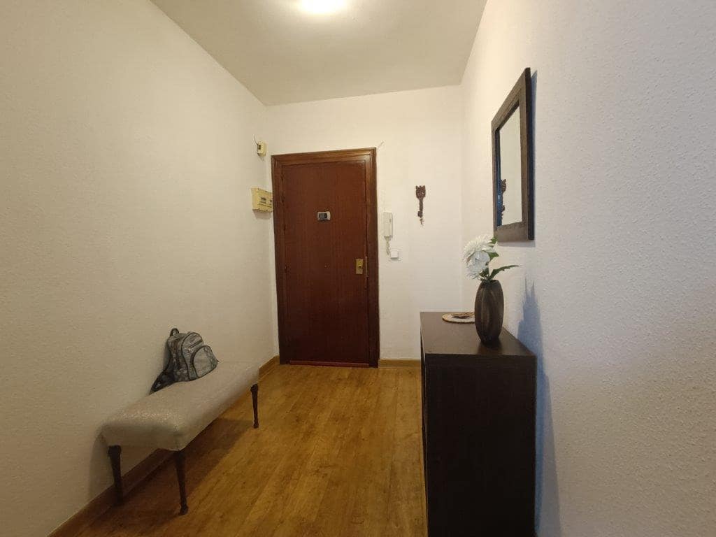 4 bedroom Flat for rent in Malaga city - € 1,600 (Ref: 9009333)