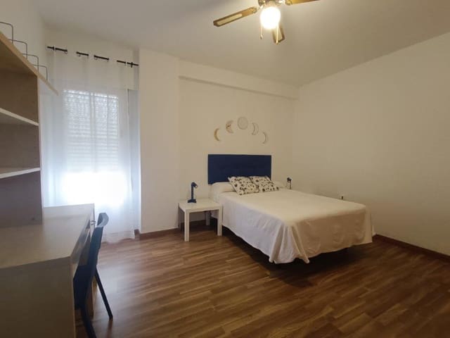 4 bedroom Flat for rent in Centro, Málaga city - € 1,600 (Ref: 9009333)