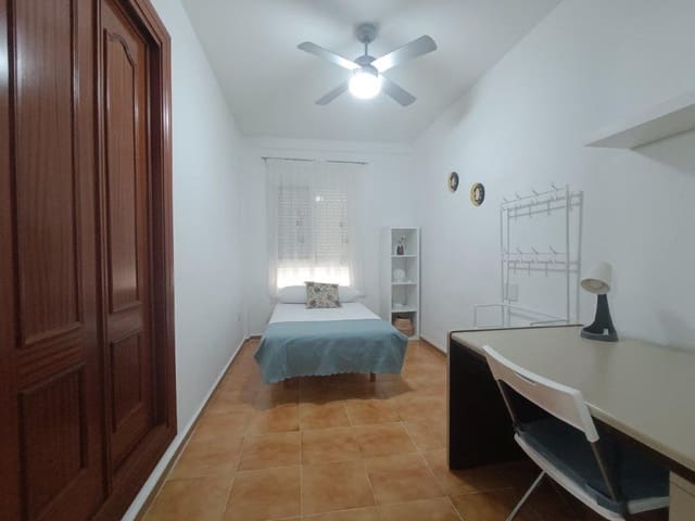 4 bedroom Flat for rent in Centro, Málaga city - € 1,600 (Ref: 9009333)