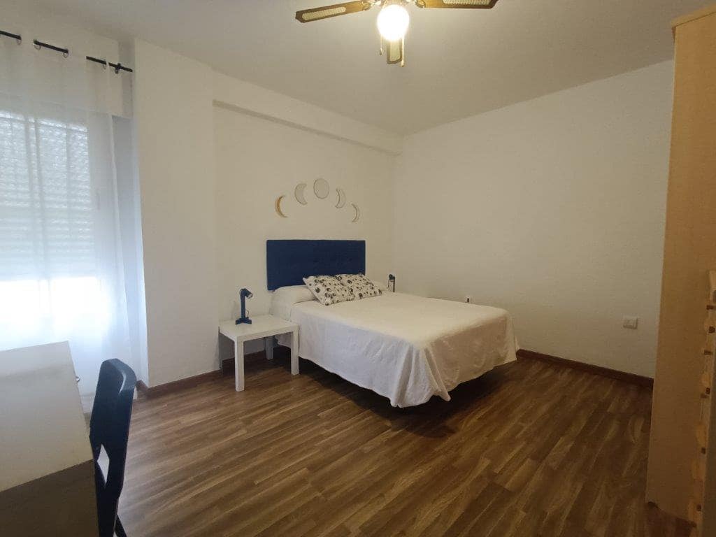 4 bedroom Flat for rent in Malaga city - € 1,600 (Ref: 9009333)