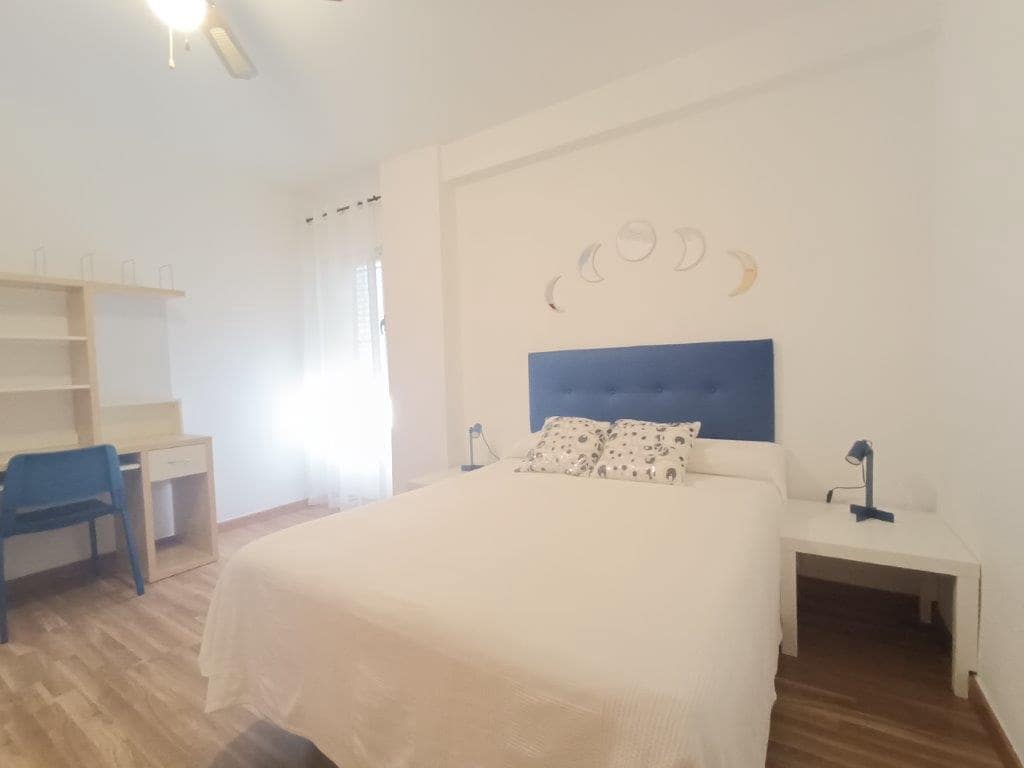 4 bedroom Flat for rent in Malaga city - € 1,600 (Ref: 9009333)