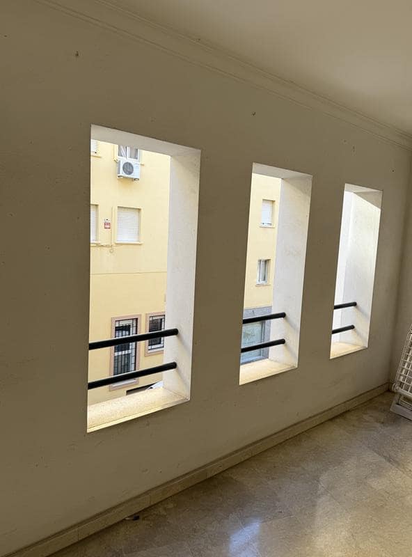 Piso de 3 habitaciones en Estepona en venta - 272.000 € (Ref: 9072893)