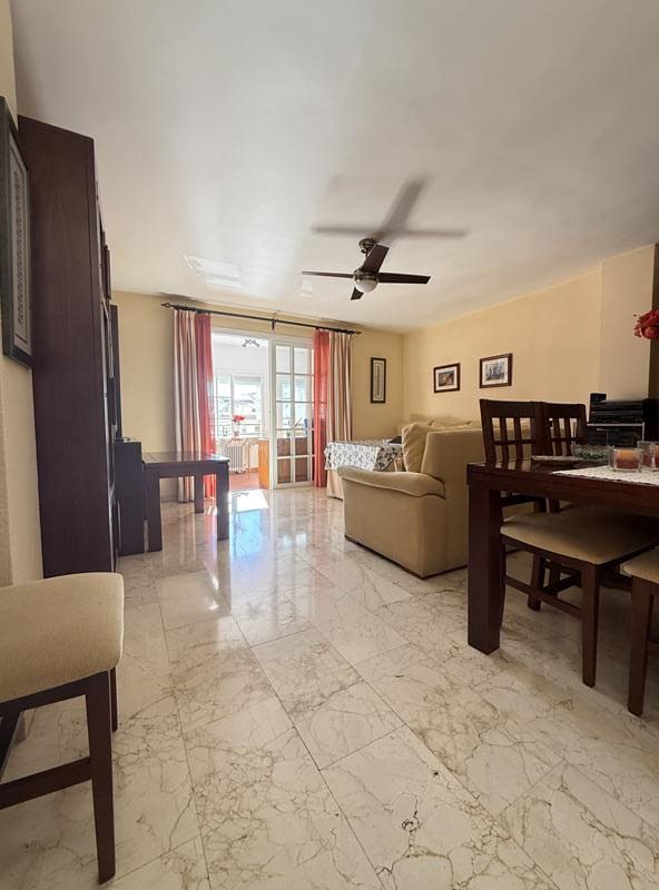 Piso de 3 habitaciones en Estepona en venta - 272.000 € (Ref: 9072893)