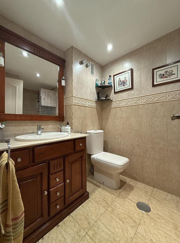 Piso de 3 habitaciones en Estepona en venta - 272.000 € (Ref: 9072893)