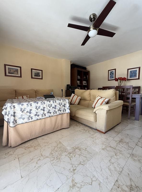 Piso de 3 habitaciones en Estepona en venta - 272.000 € (Ref: 9072893)