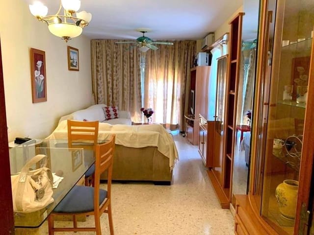 4 soveværelse Lejlighed til leje i Teatinos, Málaga by - € 1.700 (Ref: 9081981)