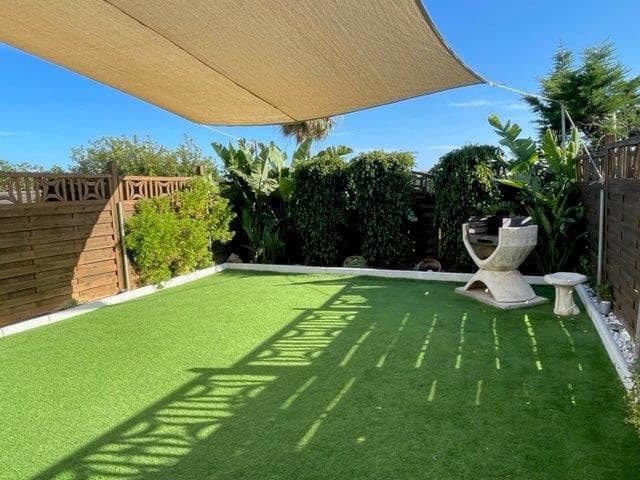 3 soveværelse Rækkehus til salg i San Luis de Sabinillas med swimmingpool - € 395.000 (Ref: 9087521)