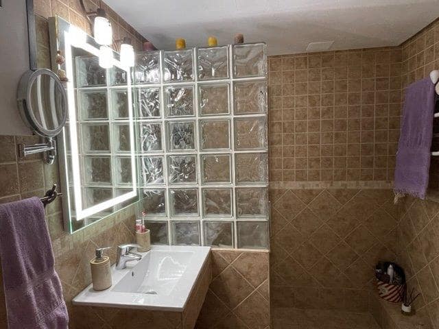 3 soveværelse Rækkehus til salg i San Luis de Sabinillas med swimmingpool - € 395.000 (Ref: 9087521)