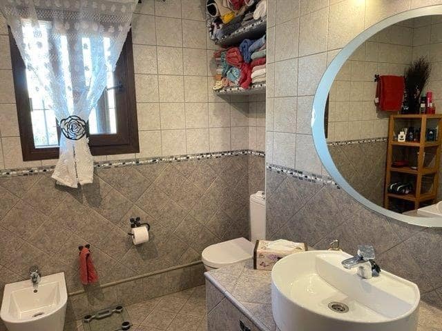 3 soveværelse Rækkehus til salg i San Luis de Sabinillas med swimmingpool - € 395.000 (Ref: 9087521)