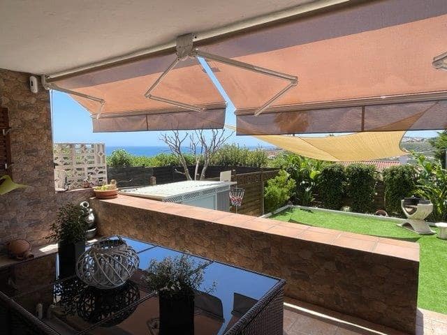 3 soveværelse Rækkehus til salg i San Luis de Sabinillas med swimmingpool - € 395.000 (Ref: 9087521)