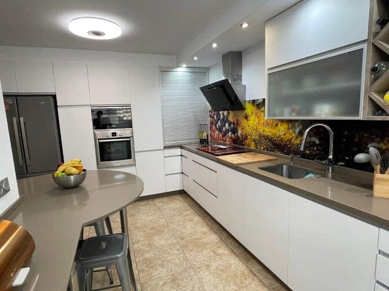 3 soveværelse Rækkehus til salg i San Luis de Sabinillas med swimmingpool - € 395.000 (Ref: 9087521)