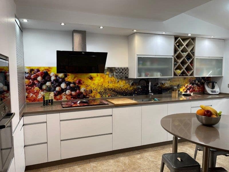 3 soveværelse Rækkehus til salg i San Luis de Sabinillas med swimmingpool - € 395.000 (Ref: 9087521)