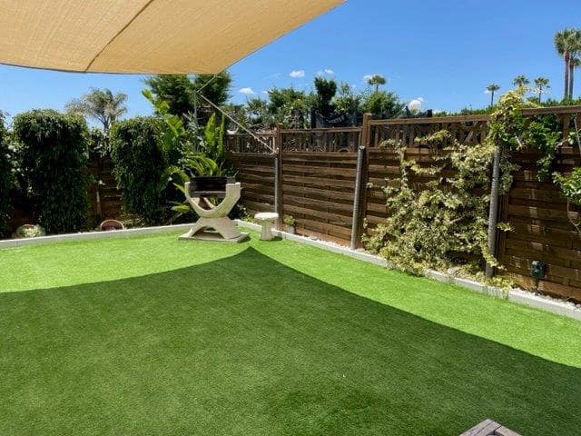 3 soveværelse Rækkehus til salg i San Luis de Sabinillas med swimmingpool - € 395.000 (Ref: 9087521)