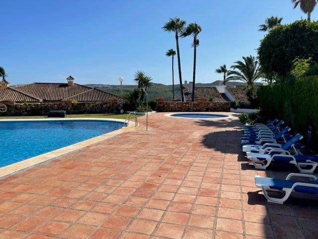 3 soveværelse Rækkehus til salg i San Luis de Sabinillas med swimmingpool - € 395.000 (Ref: 9087521)