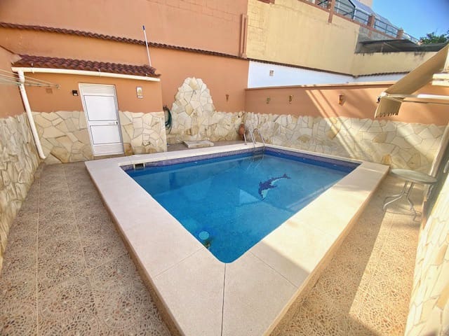 3 soveværelse Byhus til leje i Puerto de la Torre, Málaga by med swimmingpool - € 1.350 (Ref: 9094718)