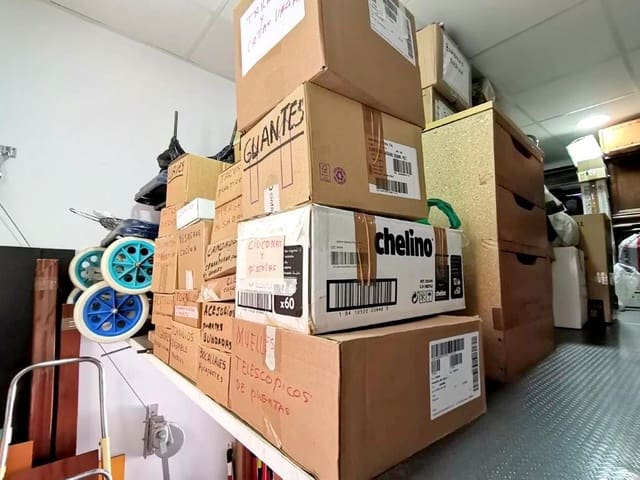 Kommersiell til salgs i Teatinos, Málaga by - € 56 500 (Ref: 9097364)