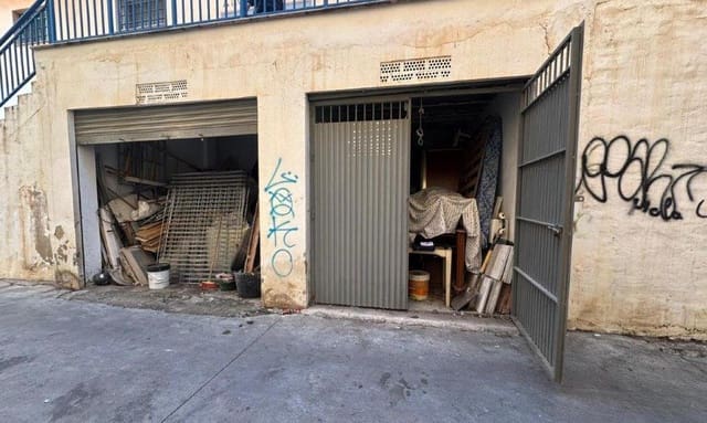 Erhverv til salg i Málaga by - € 77.000 (Ref: 9097366)