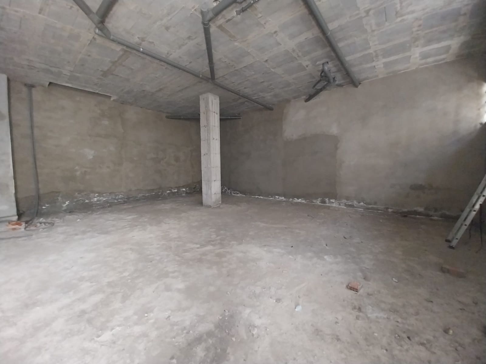 Erhverv til leje i Estepona - € 1.500 (Ref: 9118175)