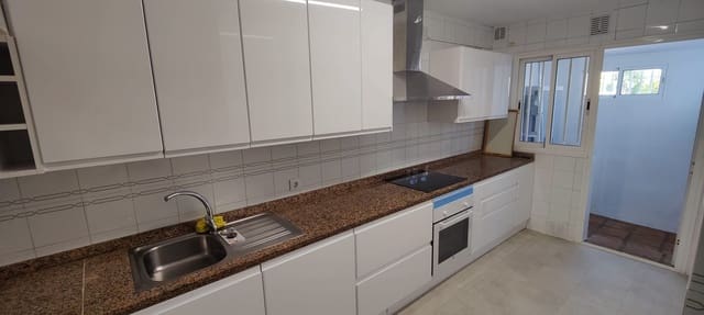 4 sovrum Radhus till salu i San Luis de Sabinillas, Manilva med pool - 650 000 € (Ref: 9138768)