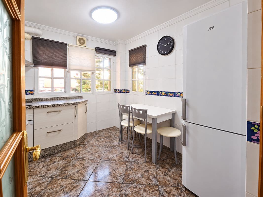 4 sypialnia Mieszkanie na sprzedaż w Miasto Malaga z garażem - 382 000 € (Ref: 9150890)