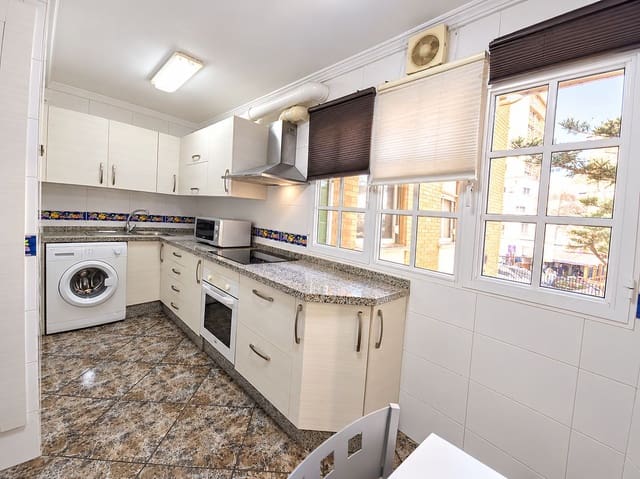 4 sypialnia Mieszkanie na sprzedaż w Teatinos, Miasto Málaga z garażem - 382 000 € (Ref: 9150890)