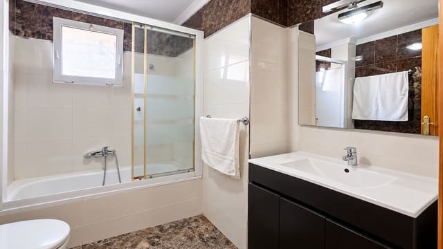 4 sypialnia Mieszkanie na sprzedaż w Teatinos, Miasto Málaga z garażem - 382 000 € (Ref: 9150890)