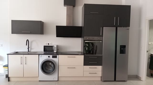 1 slaapkamer Flat te huur in Cruz de Humilladero, Málaga stad - € 950 (Ref: 9150891)