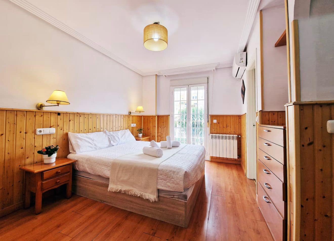 5 slaapkamer Rijtjeshuis te huur in Puerto de la Torre met zwembad garage - € 2.800 (Ref: 9150895)