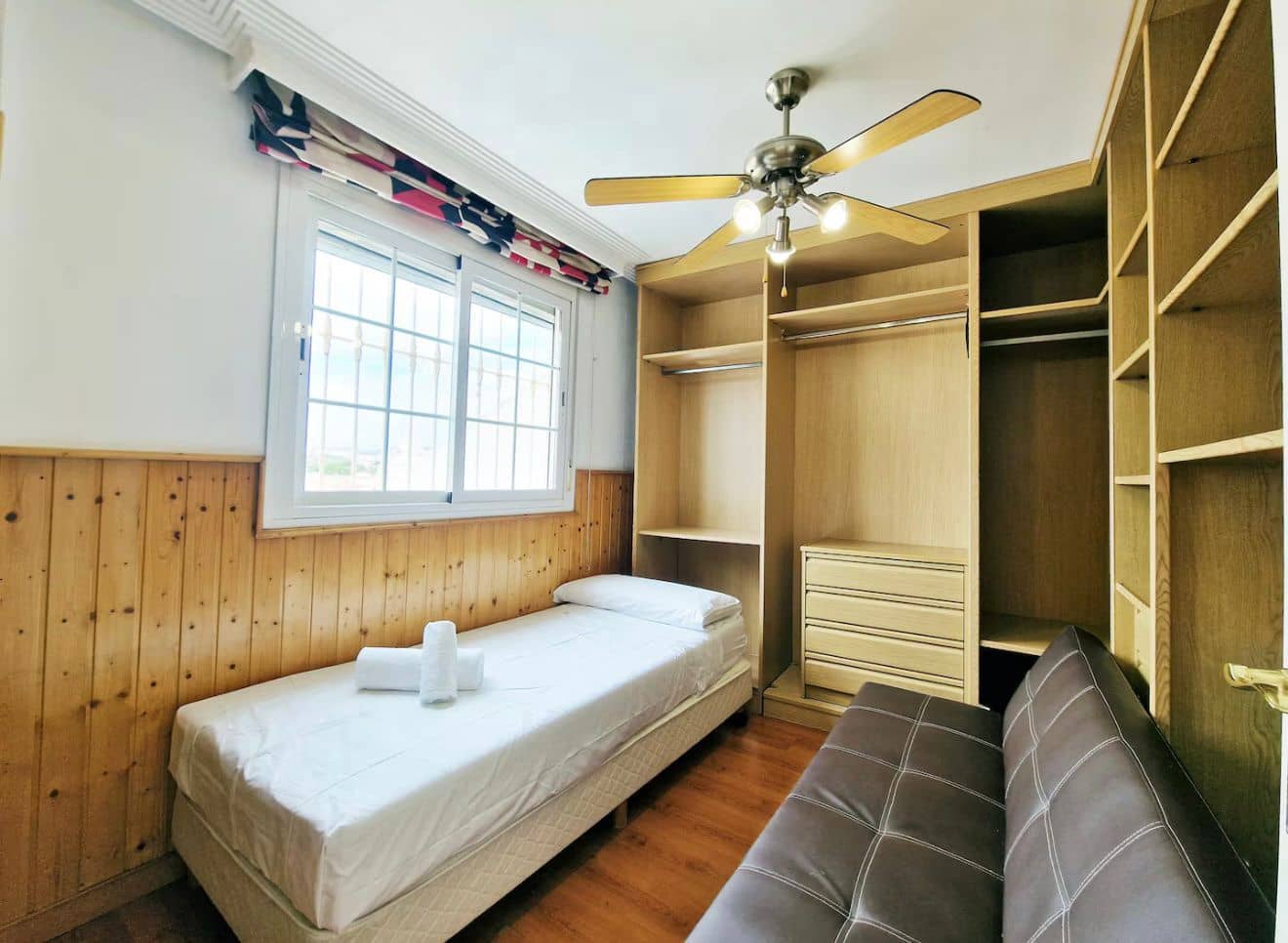 5 slaapkamer Rijtjeshuis te huur in Puerto de la Torre met zwembad garage - € 2.800 (Ref: 9150895)