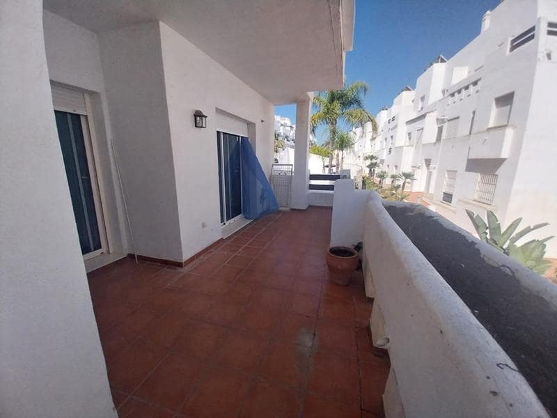 Piso de 3 habitaciones en Estepona en venta con piscina garaje - 318.150 € (Ref: 9151030)