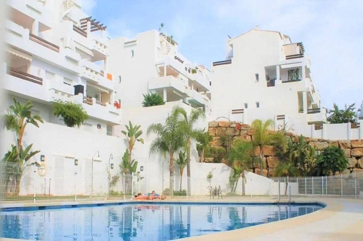 Piso de 3 habitaciones en Estepona en venta con piscina garaje - 318.150 € (Ref: 9151030)
