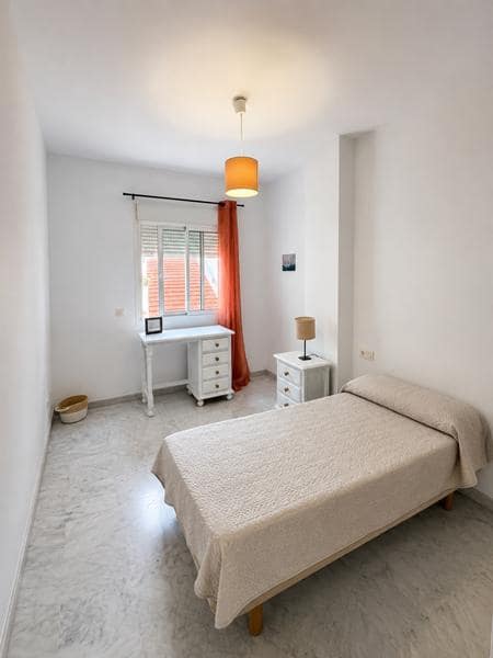 Piso de 3 habitaciones en Estepona en venta con piscina garaje - 318.150 € (Ref: 9151030)