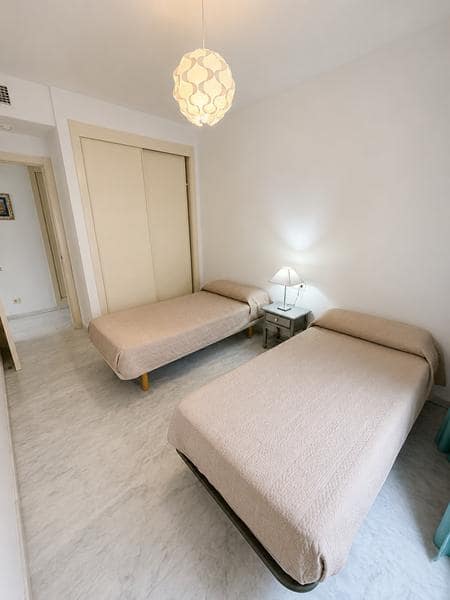 Piso de 3 habitaciones en Estepona en venta con piscina garaje - 318.150 € (Ref: 9151030)