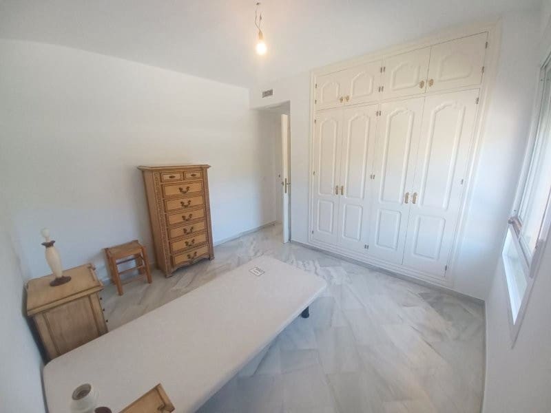 3 makuuhuone Asunto myytävänä paikassa San Luis de Sabinillas mukana uima-altaan - 495 000 € (Ref: 9191885)