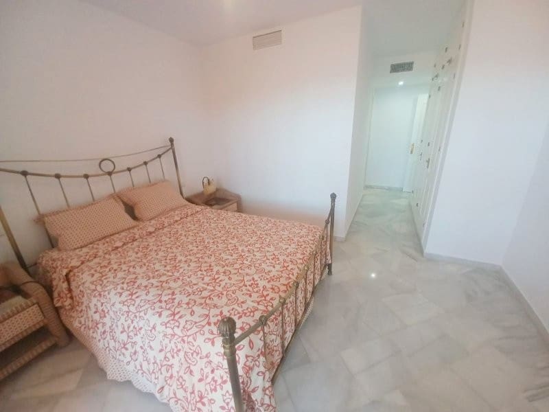 3 makuuhuone Asunto myytävänä paikassa San Luis de Sabinillas mukana uima-altaan - 495 000 € (Ref: 9191885)