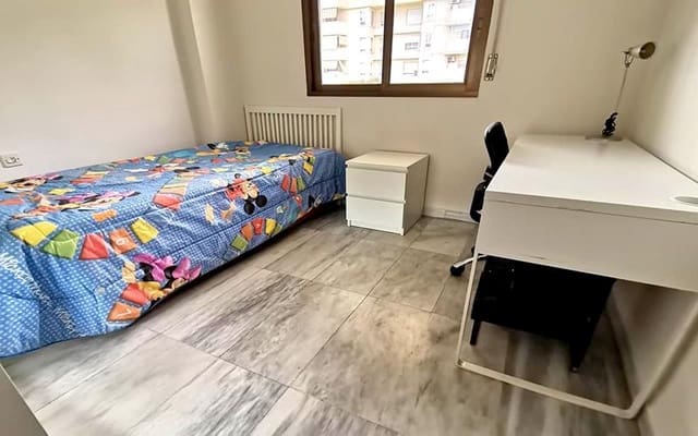 4 sypialnia Mieszkanie do wynajęcia w Cruz de Humilladero, Miasto Málaga - 1 200 € (Ref: 9205728)
