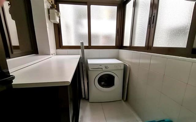 4 sypialnia Mieszkanie do wynajęcia w Cruz de Humilladero, Miasto Málaga - 1 200 € (Ref: 9205728)