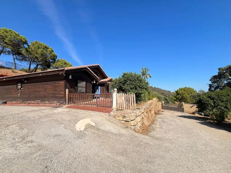 Casa de 3 habitaciones en Estepona en venta con piscina - 525.000 € (Ref: 9216710)