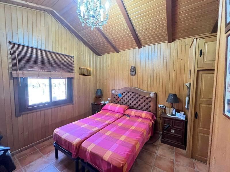 Casa de 3 habitaciones en Estepona en venta con piscina - 525.000 € (Ref: 9216710)