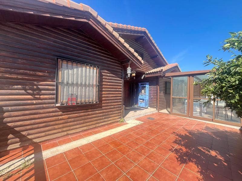 Casa de 3 habitaciones en Estepona en venta con piscina - 525.000 € (Ref: 9216710)