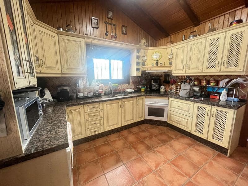 Casa de 3 habitaciones en Estepona en venta con piscina - 525.000 € (Ref: 9216710)