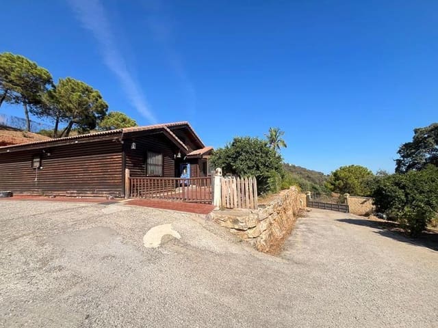 Casa de 3 habitaciones en Estepona en venta con piscina - 525.000 € (Ref: 9216710)