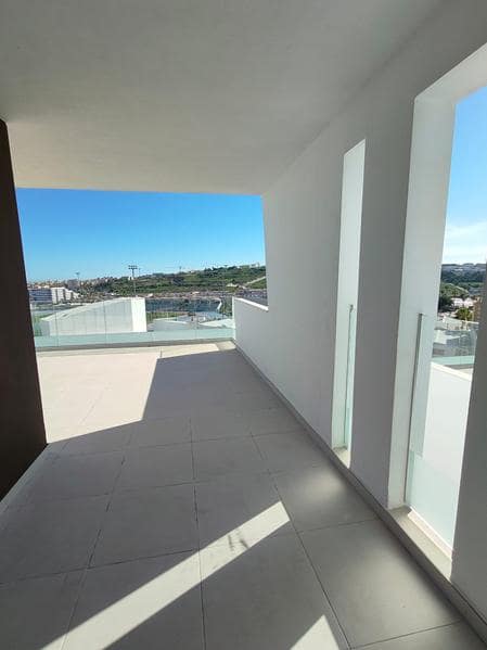 Penthouse de 3 chambres à louer à Estepona avec piscine garage - 2 500 € (Ref: 9223693)