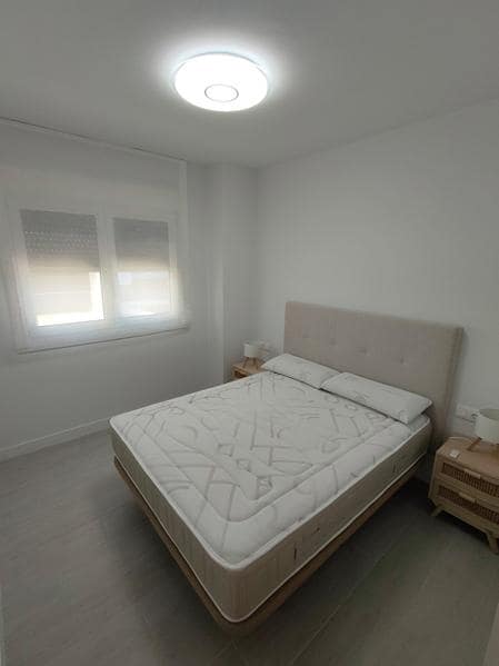 Penthouse de 3 chambres à louer à Estepona avec piscine garage - 2 500 € (Ref: 9223693)