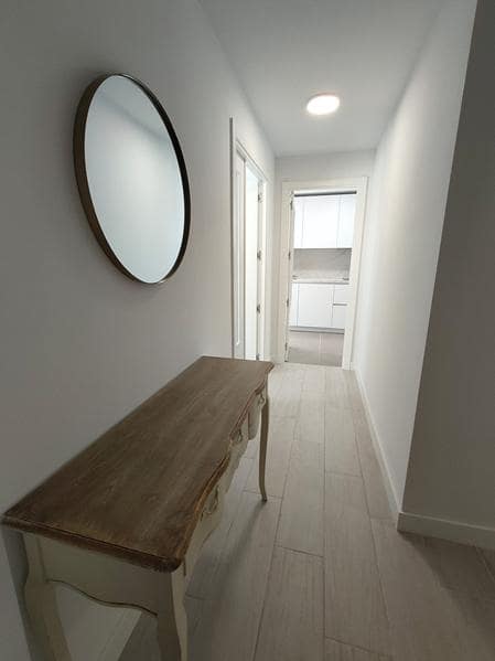 Penthouse de 3 chambres à louer à Estepona avec piscine garage - 2 500 € (Ref: 9223693)