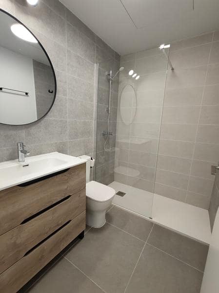 Penthouse de 3 chambres à louer à Estepona avec piscine garage - 2 500 € (Ref: 9223693)